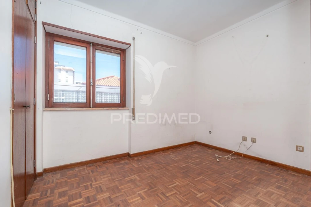 Moradia T5 para Venda em Santo Antonio dos Olivais Foto 26