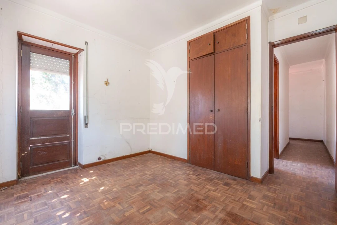 Moradia T5 para Venda em Santo Antonio dos Olivais Foto 24