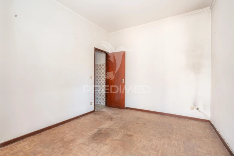 Moradia T5 para Venda em Santo Antonio dos Olivais Foto 27