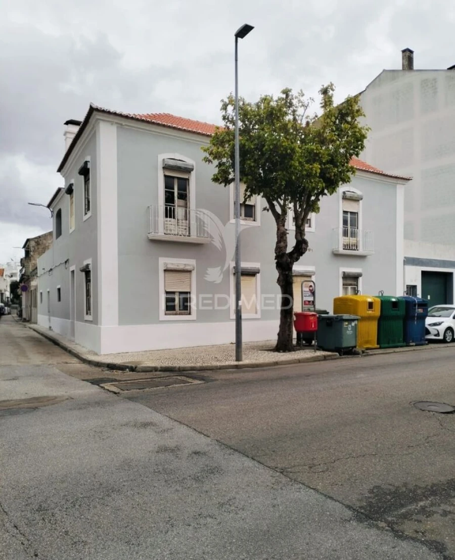 Moradia T6 para Venda em Almeirim Foto 1