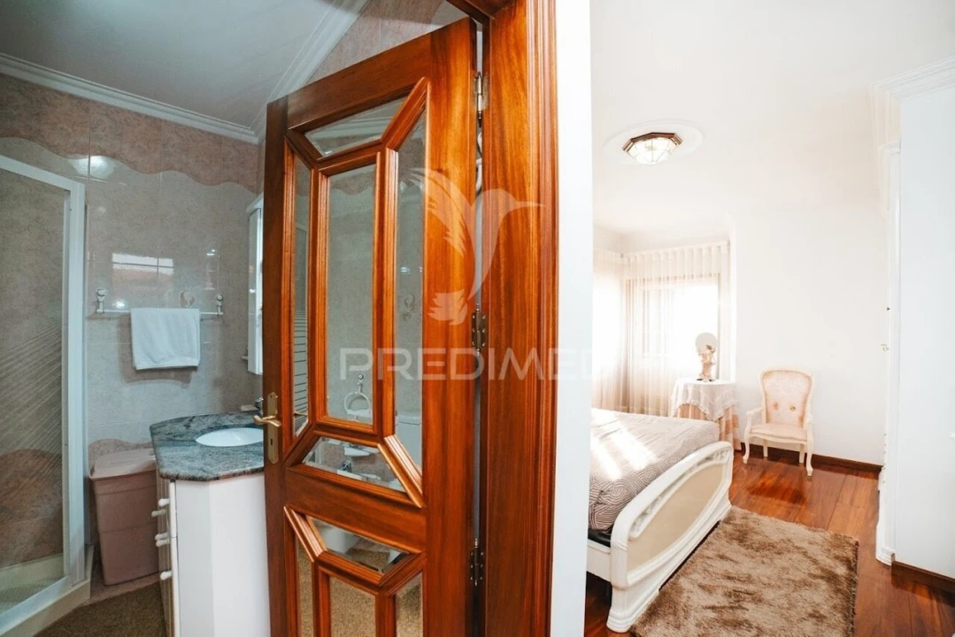 Moradia T5 para Venda em Lama Foto 14