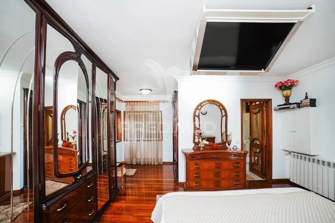 Moradia T5 para Venda em Lama Foto 22