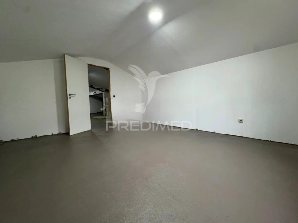 Moradia T3 para Venda em Serpins Foto 8