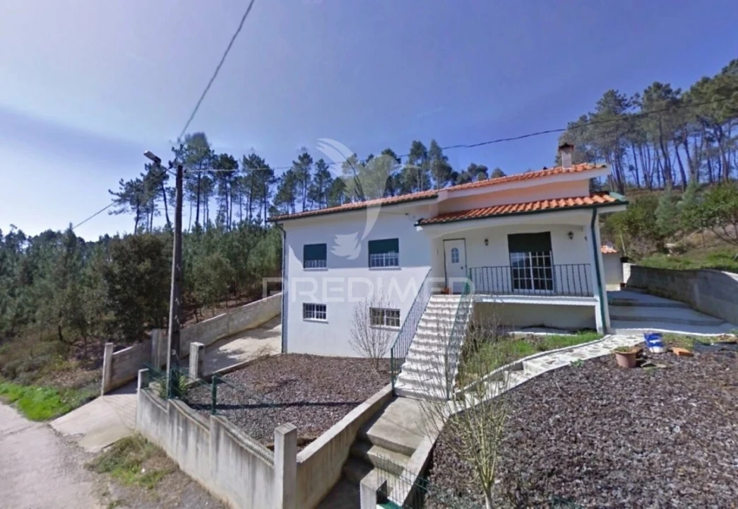 Moradia T3 para Venda em Serpins Foto 1