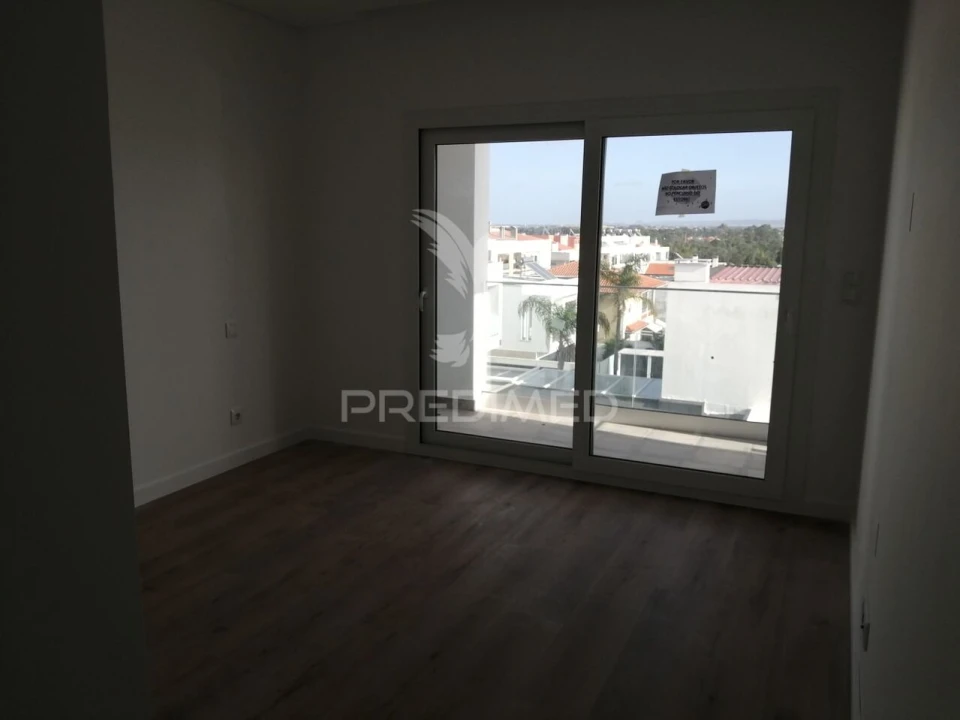 Moradia T4 para Venda em Corroios Foto 15