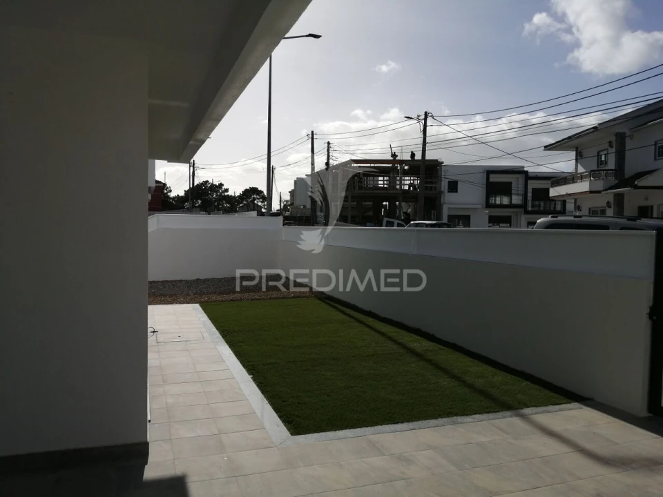 Moradia T4 para Venda em Corroios Foto 8