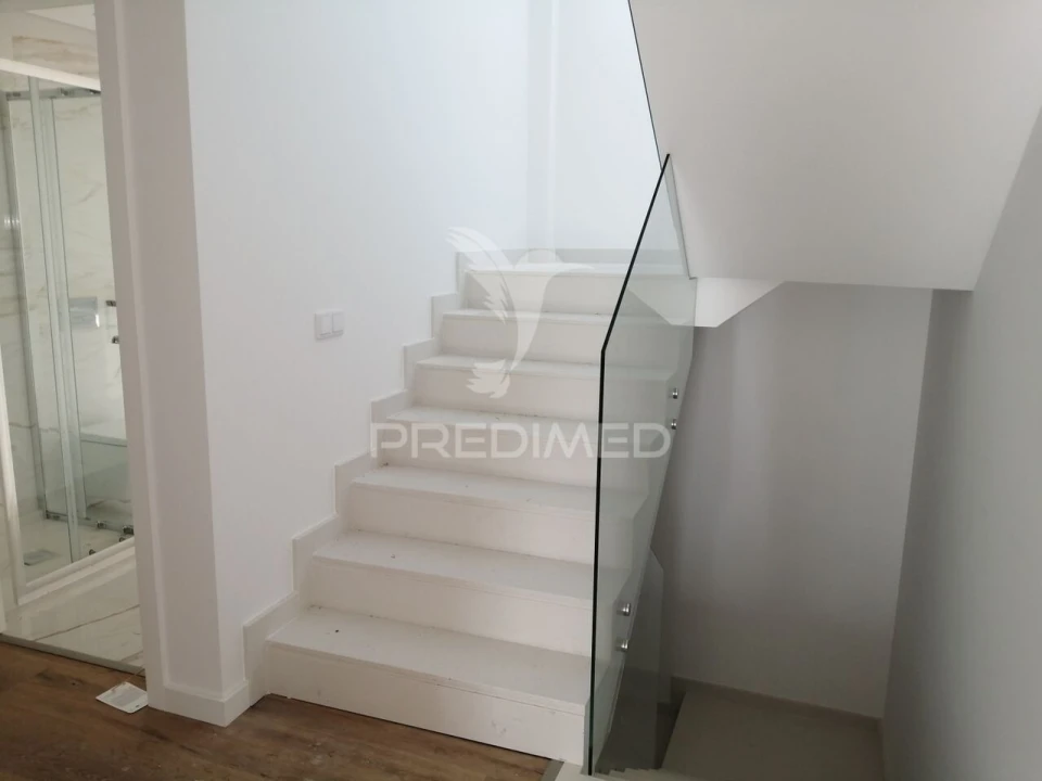 Moradia T4 para Venda em Corroios Foto 13