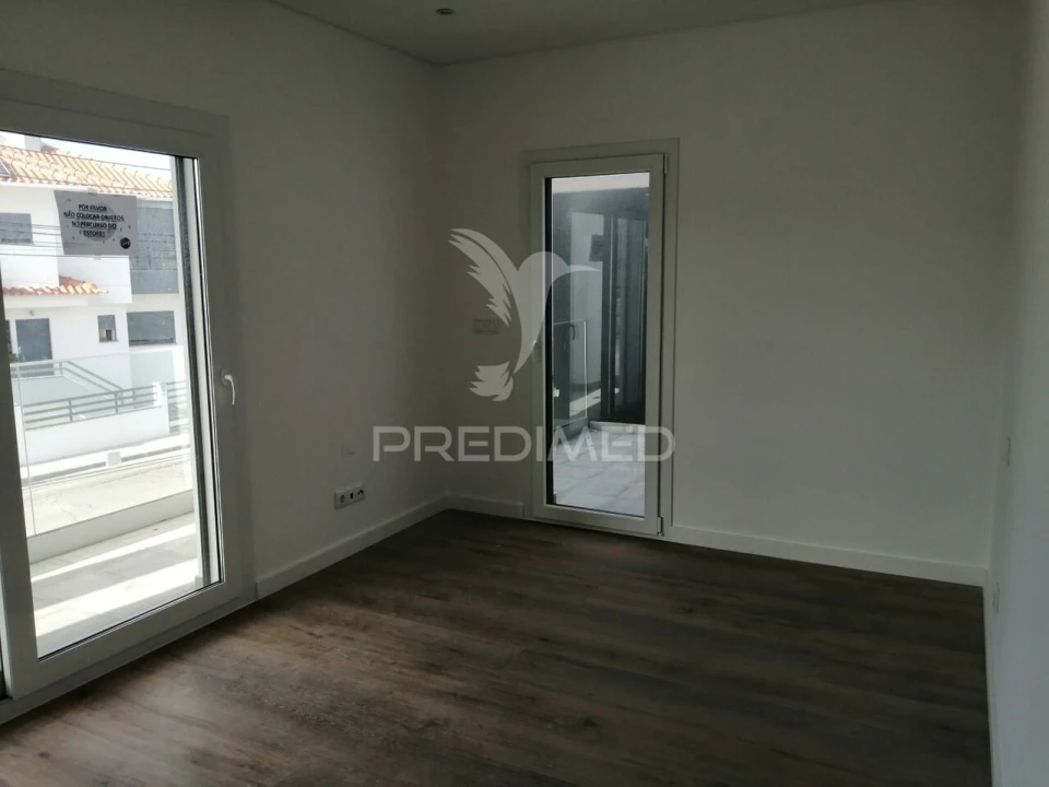 Moradia T4 para Venda em Corroios Foto 17