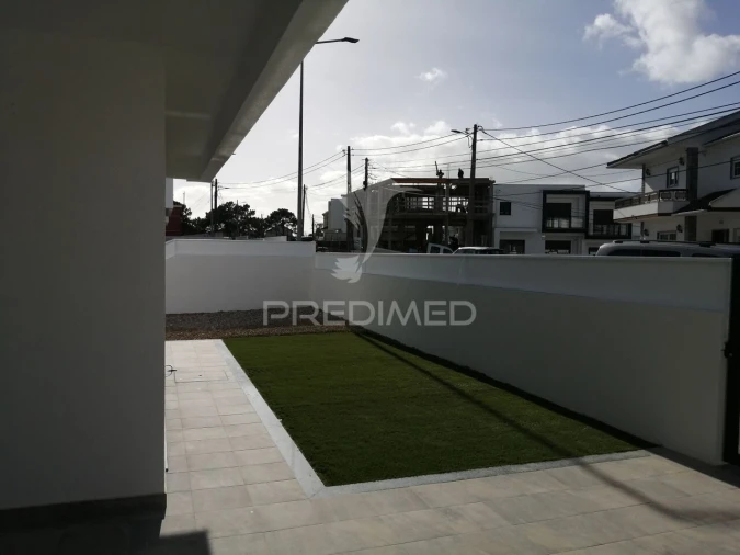 Moradia T4 para Venda em Corroios Foto 8