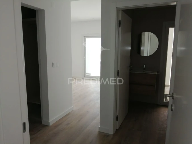 Moradia T4 para Venda em Corroios Foto 24