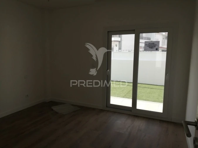 Moradia T4 para Venda em Corroios Foto 12