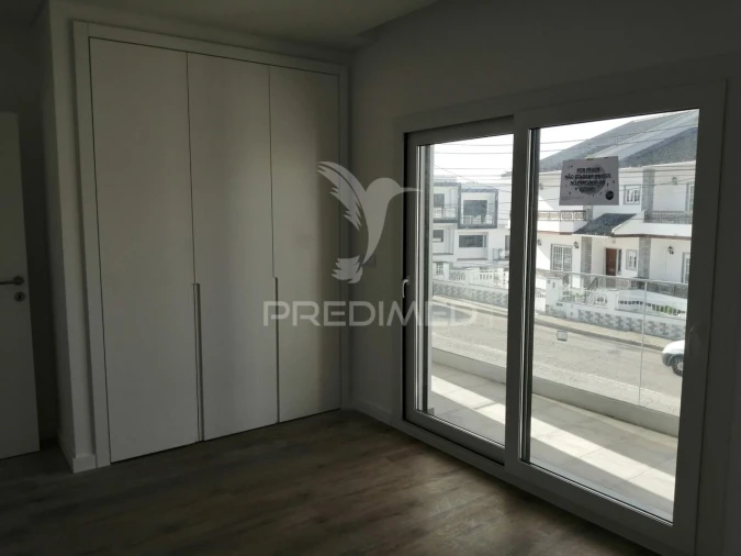 Moradia T4 para Venda em Corroios Foto 18