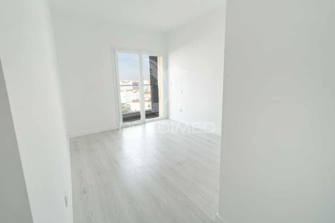 Apartamento T2 para Venda em Corroios Foto 10