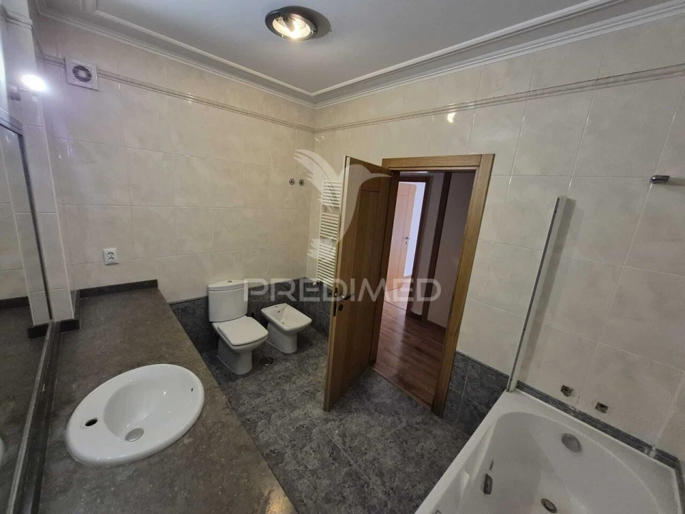 Apartamento T2 para Venda em Vila Franca de Xira Foto 17