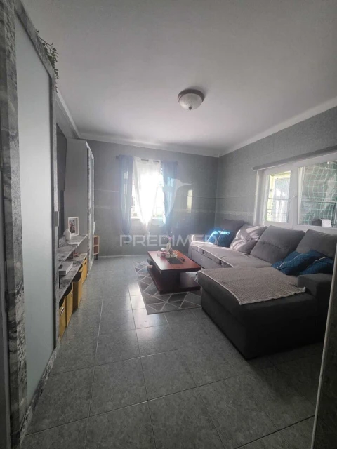 Moradia T4 para Venda em Terra Chã