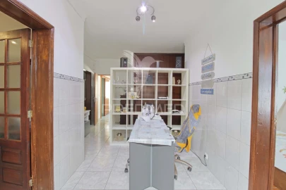 Moradia T6 para Venda em Terra Chã