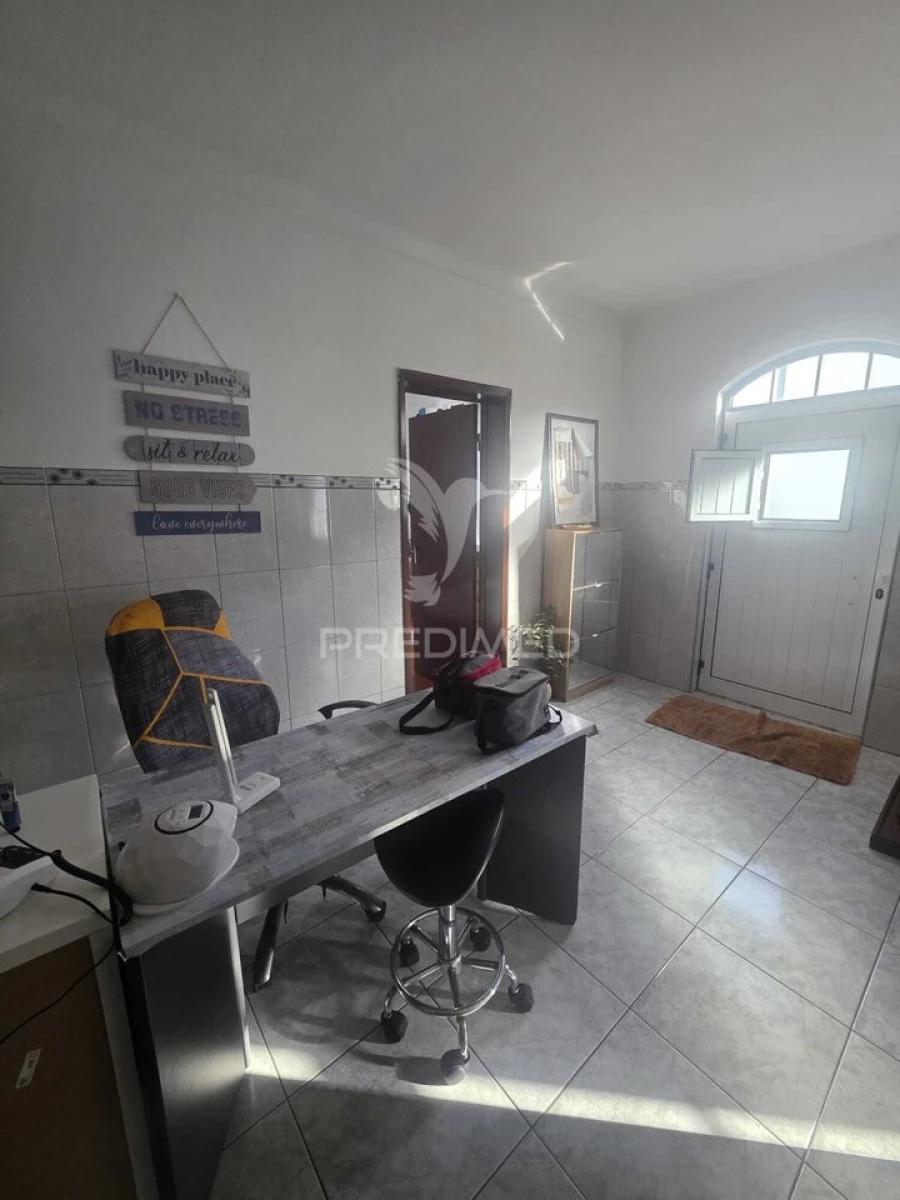 Moradia T4 para Venda em Terra Chã Foto 8