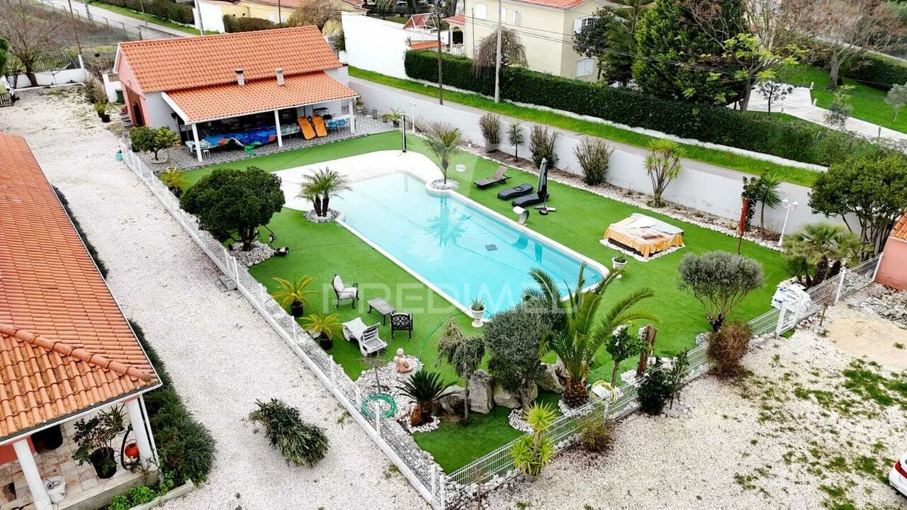 Moradia T6 para Venda em Samora Correia Foto 13