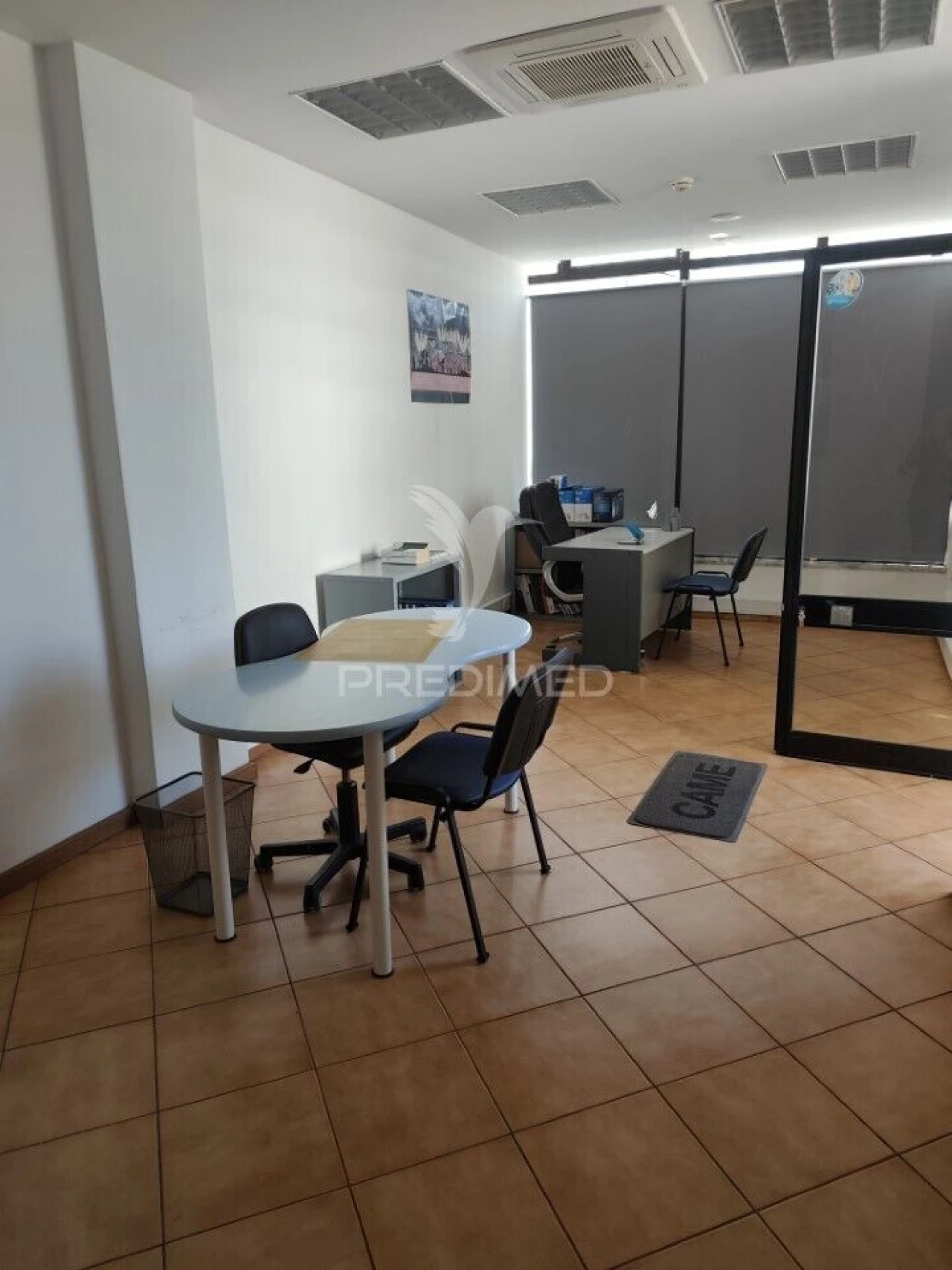 Loja para Arrendamento em Quarteira Foto 1