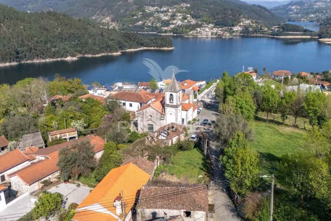 Moradia T4 para Venda em Rio Caldo Foto 21