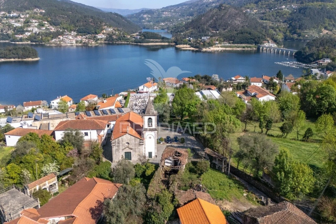 Moradia T4 para Venda em Rio Caldo Foto 6