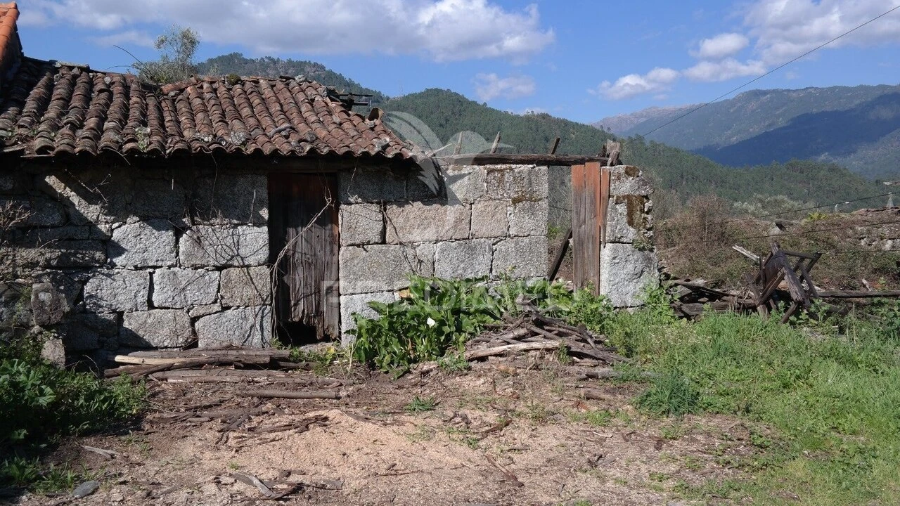 Moradia T4 para Venda em Rio Caldo Foto 20