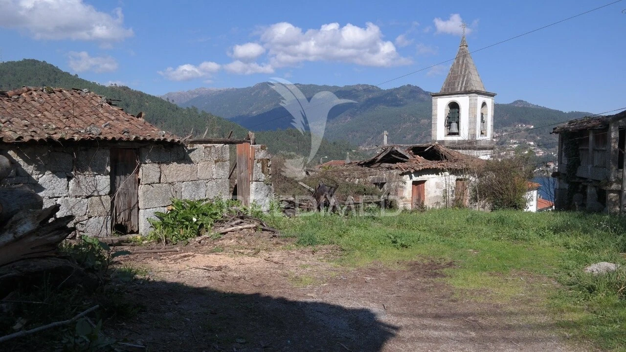 Moradia T4 para Venda em Rio Caldo Foto 17