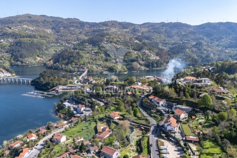 Moradia T4 para Venda em Rio Caldo Foto 23