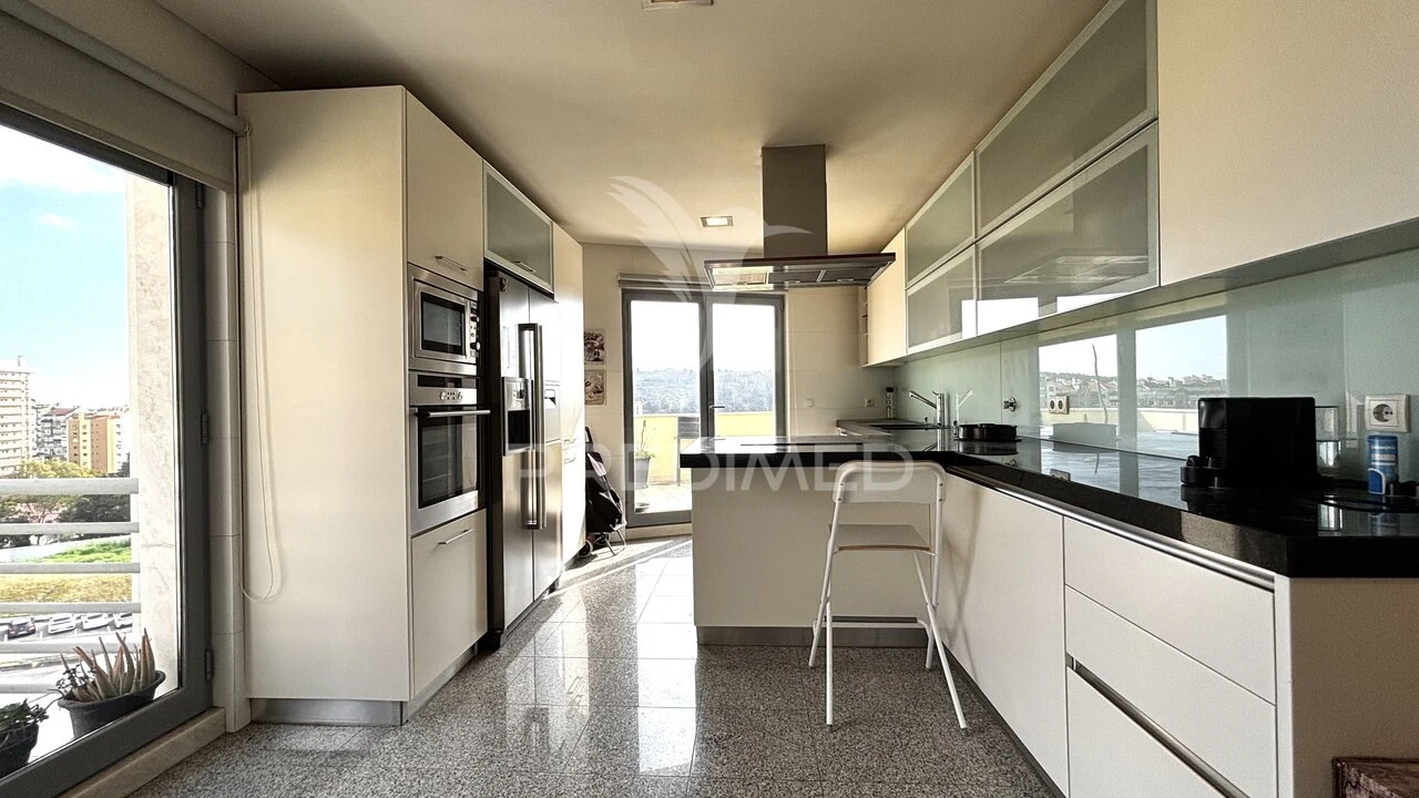 Apartamento T5 para Venda em São Domingos de Benfica Foto 9