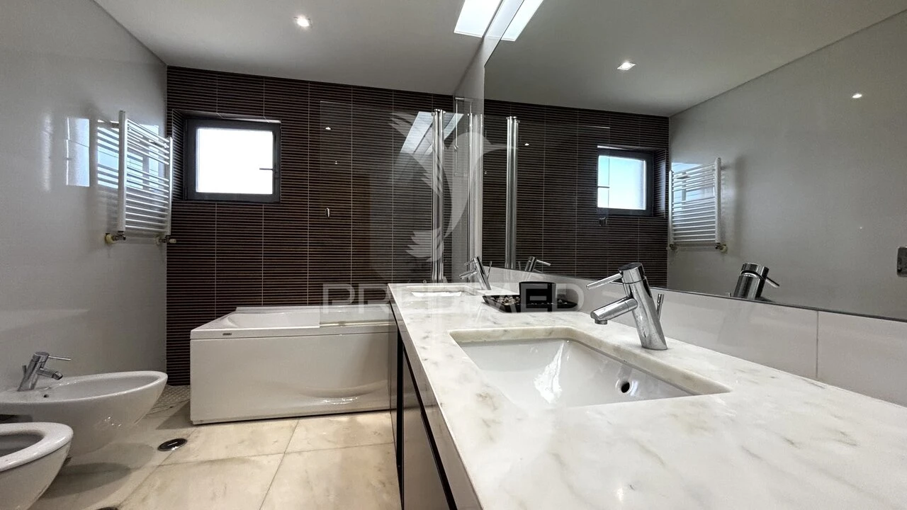 Apartamento T5 para Venda em São Domingos de Benfica Foto 23