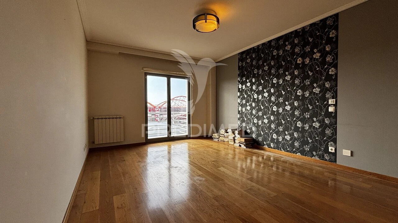 Apartamento T5 para Venda em São Domingos de Benfica Foto 29