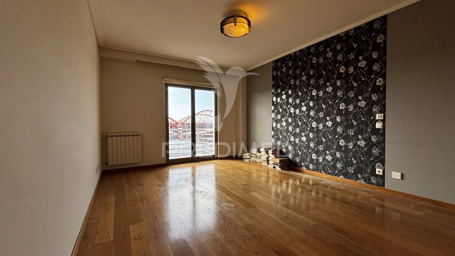 Apartamento T5 para Venda em São Domingos de Benfica Foto 29