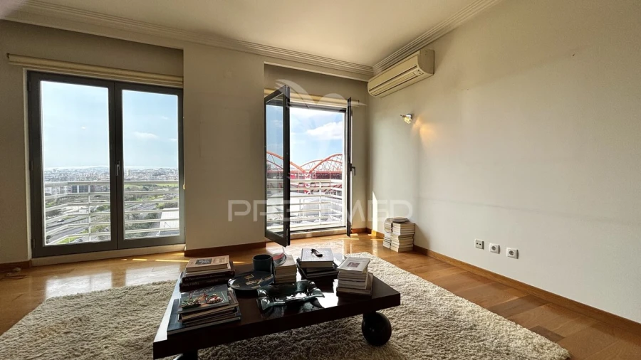 Apartamento T5 para Venda em São Domingos de Benfica Foto 6