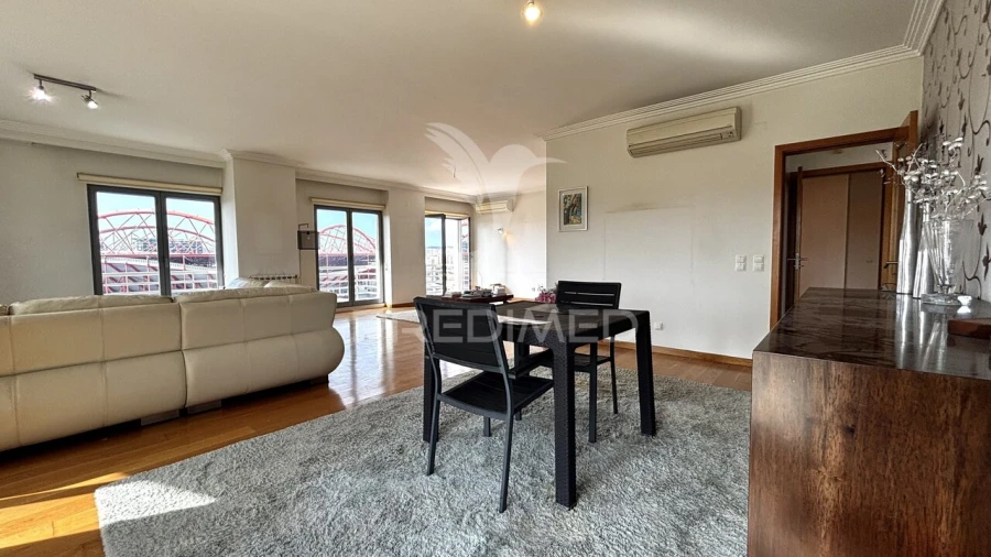 Apartamento T5 para Venda em São Domingos de Benfica Foto 4