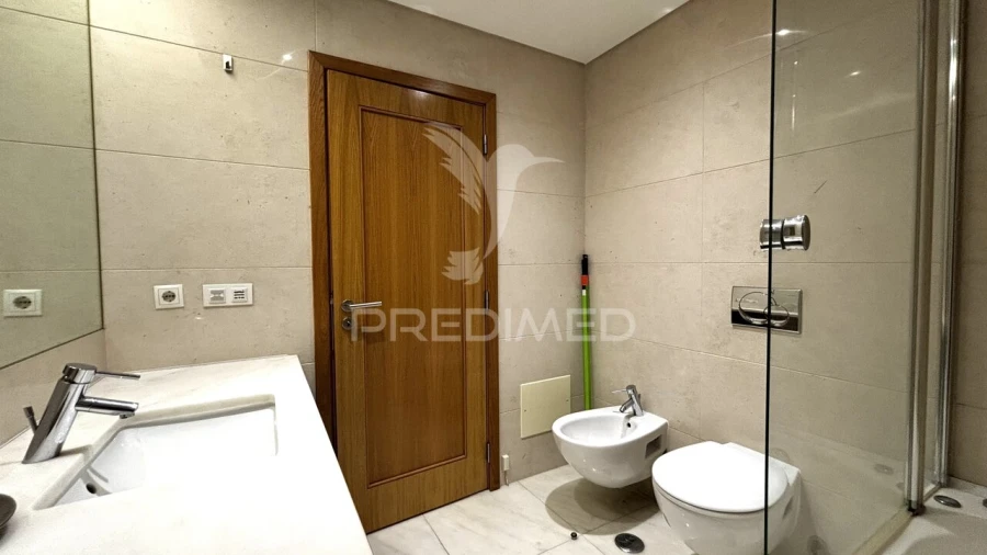 Apartamento T5 para Venda em São Domingos de Benfica Foto 32