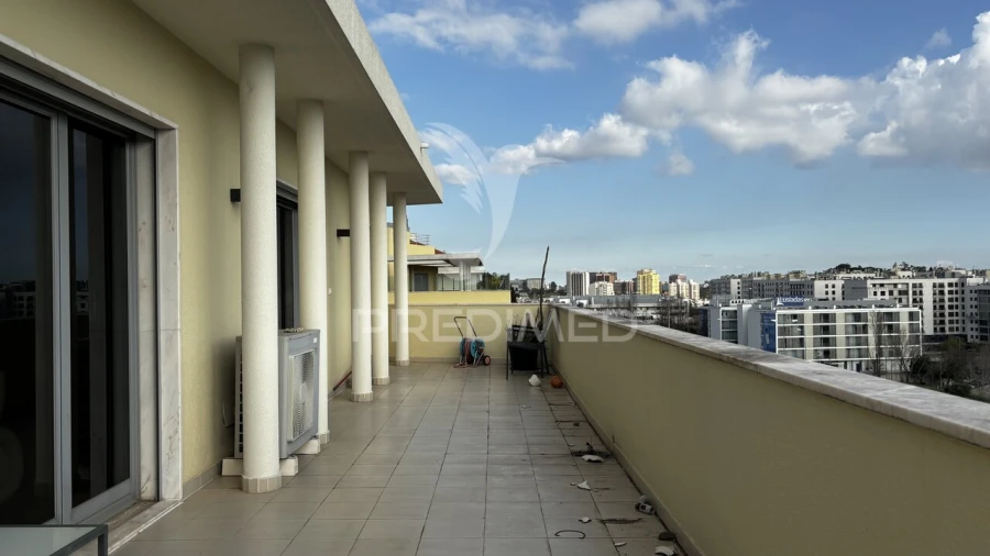 Apartamento T5 para Venda em São Domingos de Benfica Foto 33