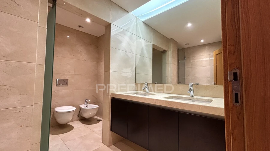 Apartamento T5 para Venda em São Domingos de Benfica Foto 18