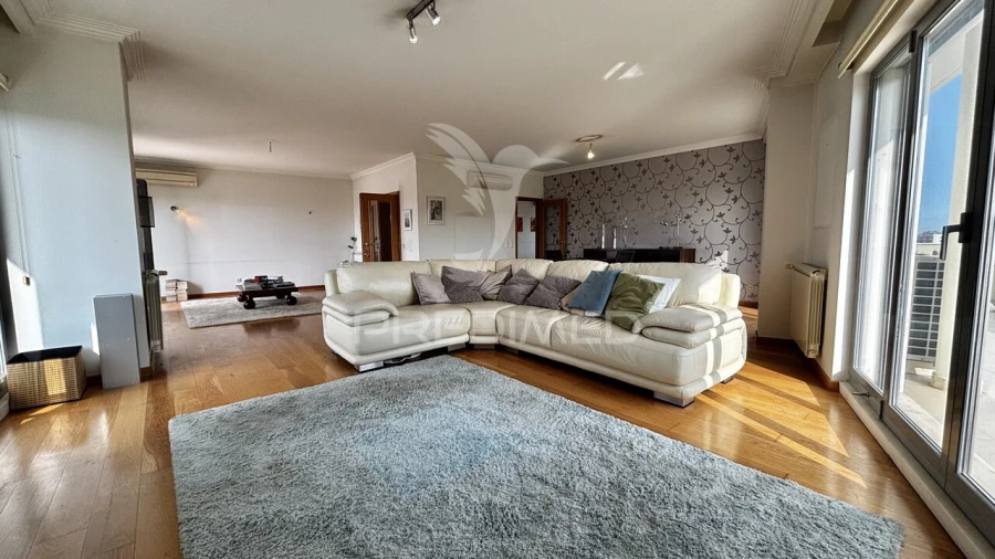 Apartamento T5 para Venda em São Domingos de Benfica Foto 1