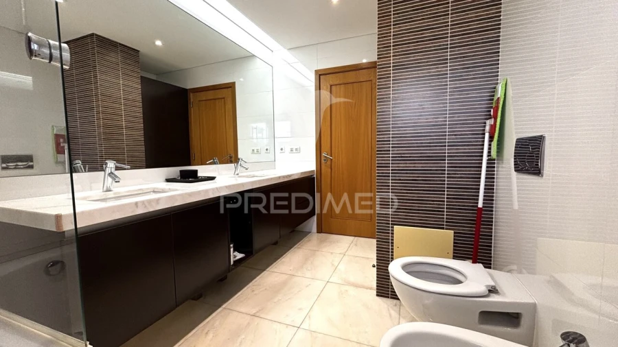 Apartamento T5 para Venda em São Domingos de Benfica Foto 24