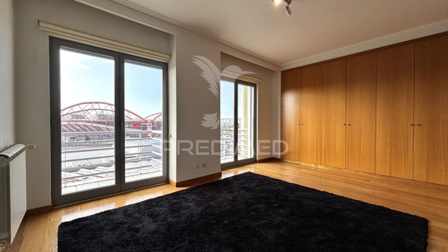 Apartamento T5 para Venda em São Domingos de Benfica Foto 22