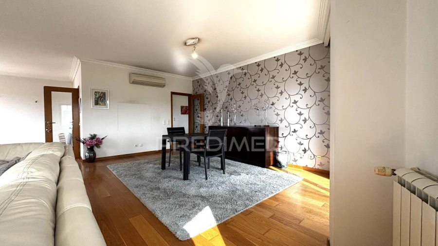 Apartamento T5 para Venda em São Domingos de Benfica Foto 3