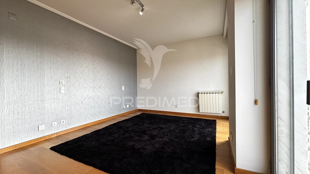 Apartamento T5 para Venda em São Domingos de Benfica Foto 21