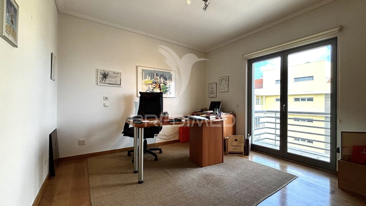 Apartamento T5 para Venda em São Domingos de Benfica Foto 14