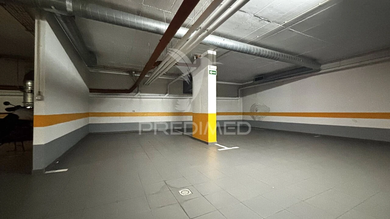 Apartamento T5 para Venda em São Domingos de Benfica Foto 38