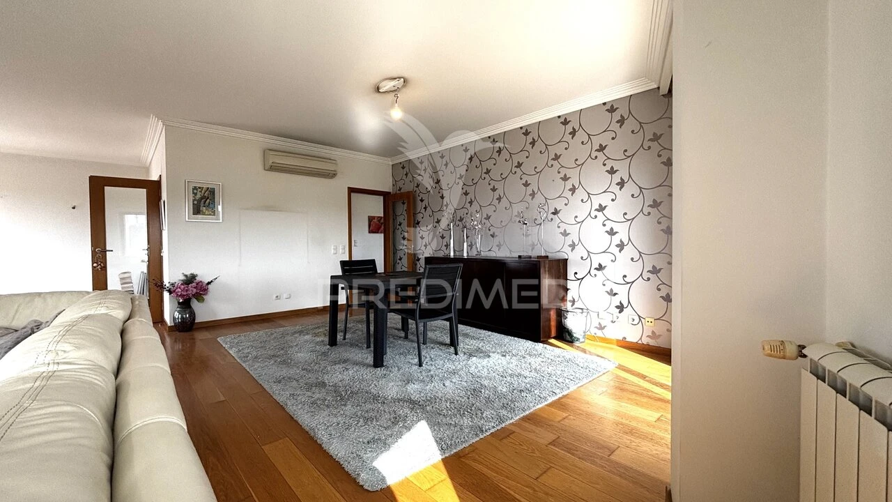 Apartamento T5 para Venda em São Domingos de Benfica Foto 3