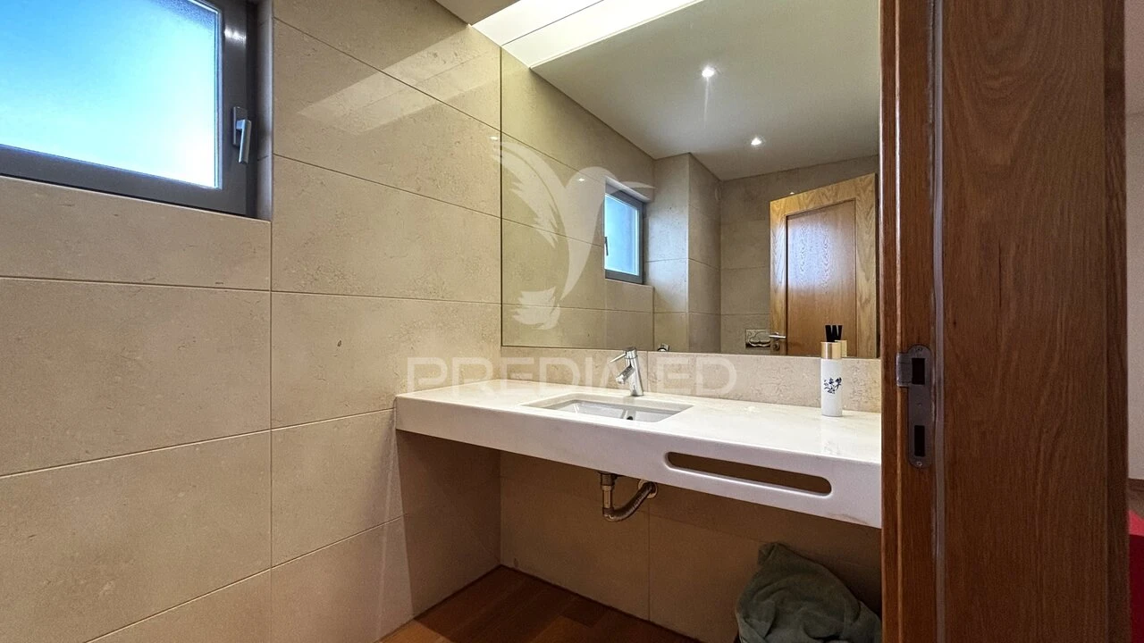 Apartamento T5 para Venda em São Domingos de Benfica Foto 12