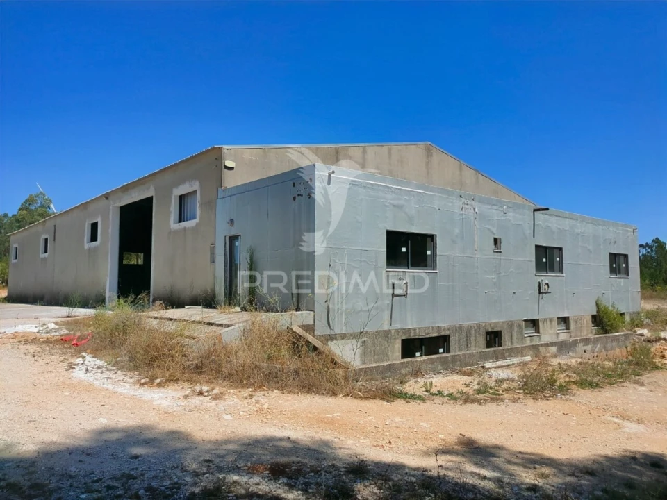 Armazém para Arrendamento em Minde Foto 1
