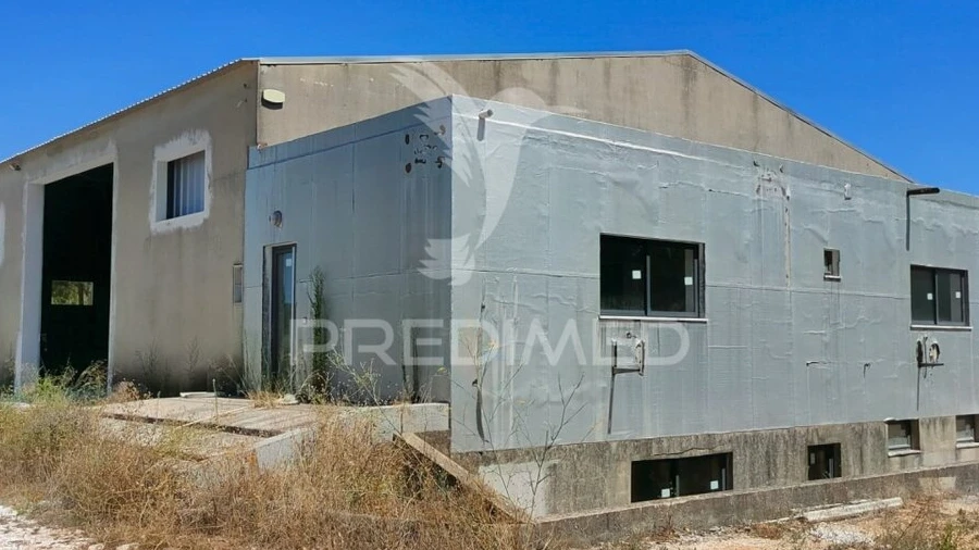 Armazém para Arrendamento em Minde