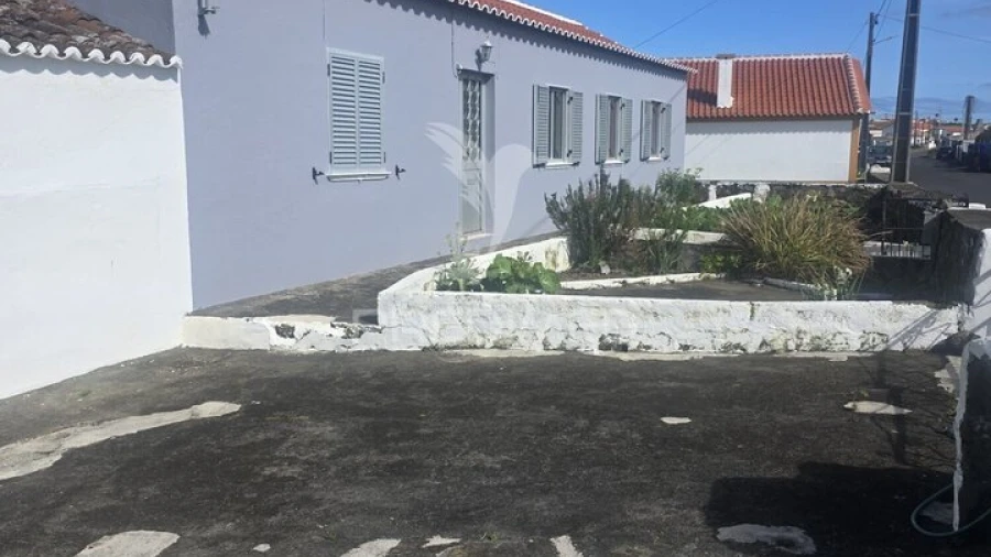 Moradia T3 para Venda em Praia da Vitoria (Santa Cruz)