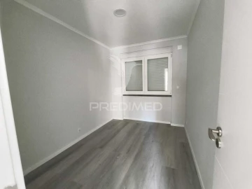 Apartamento T2 para Venda em Benfica